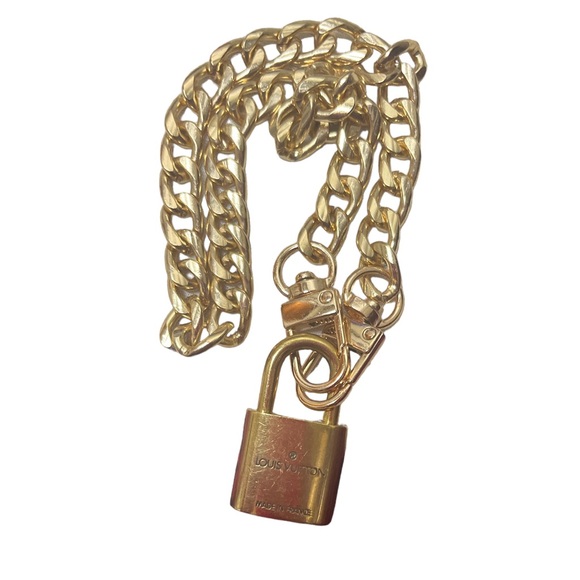 #304 Louis Vuitton Lock Necklace - Picture 4 of 5